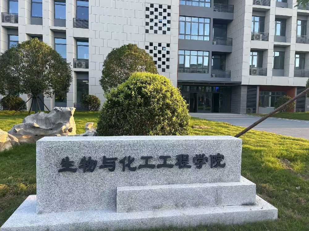 高昌区扬州职业大学体育场高杆灯项目